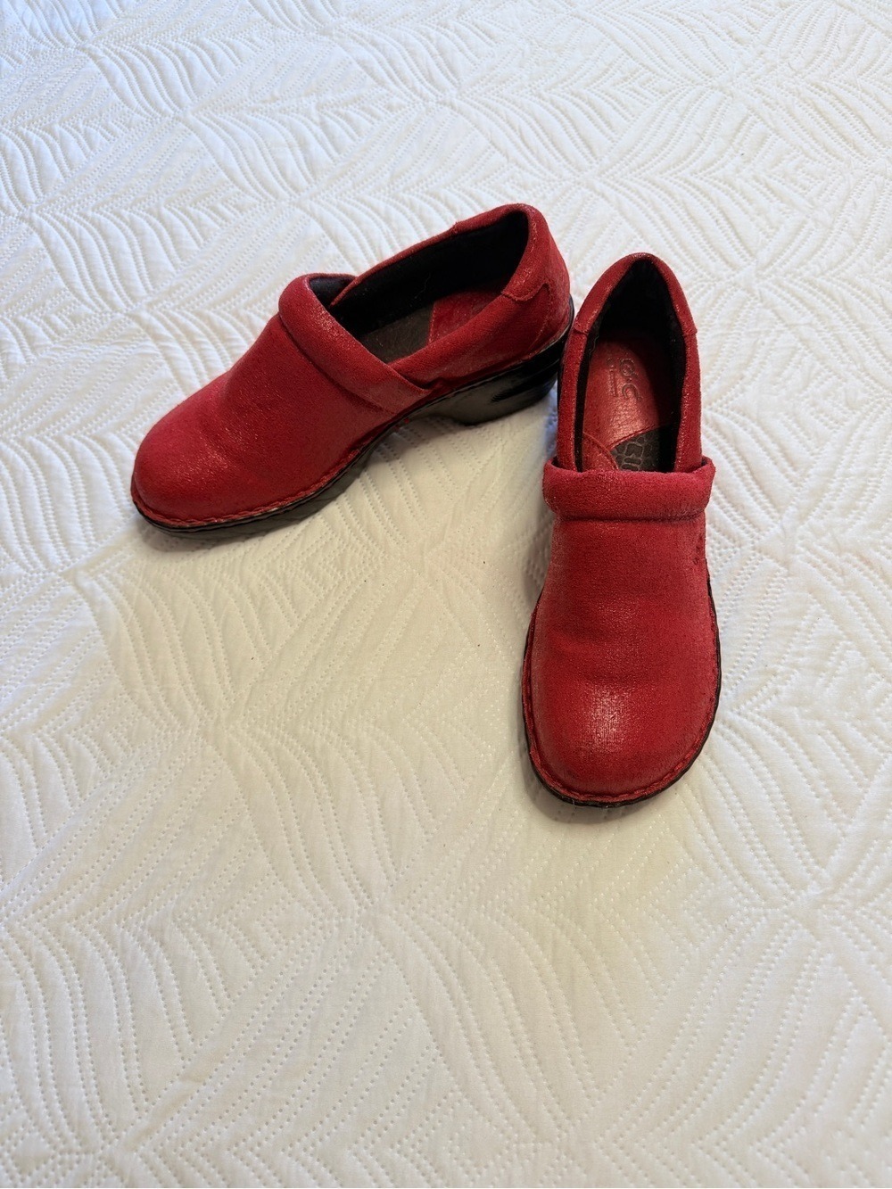 BOC Born Peggy Women’s Red Glitter Slip-On Leather Clogs. Size 41 (9.5)